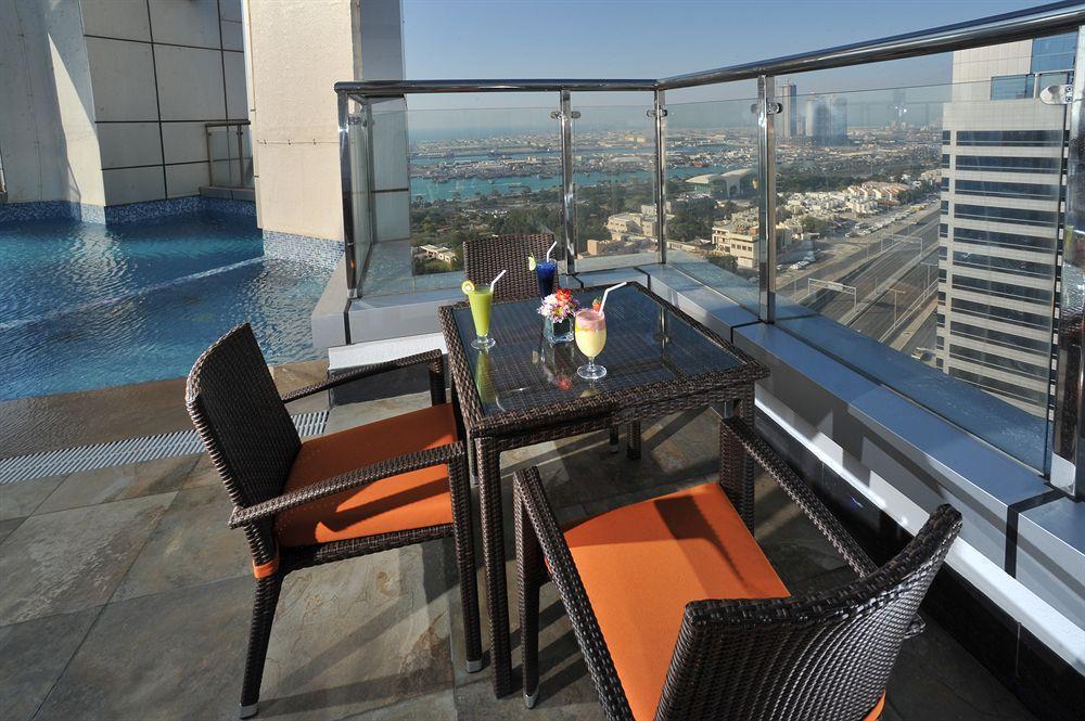 Ramada Abu Dhabi Corniche Hotel Екстериор снимка