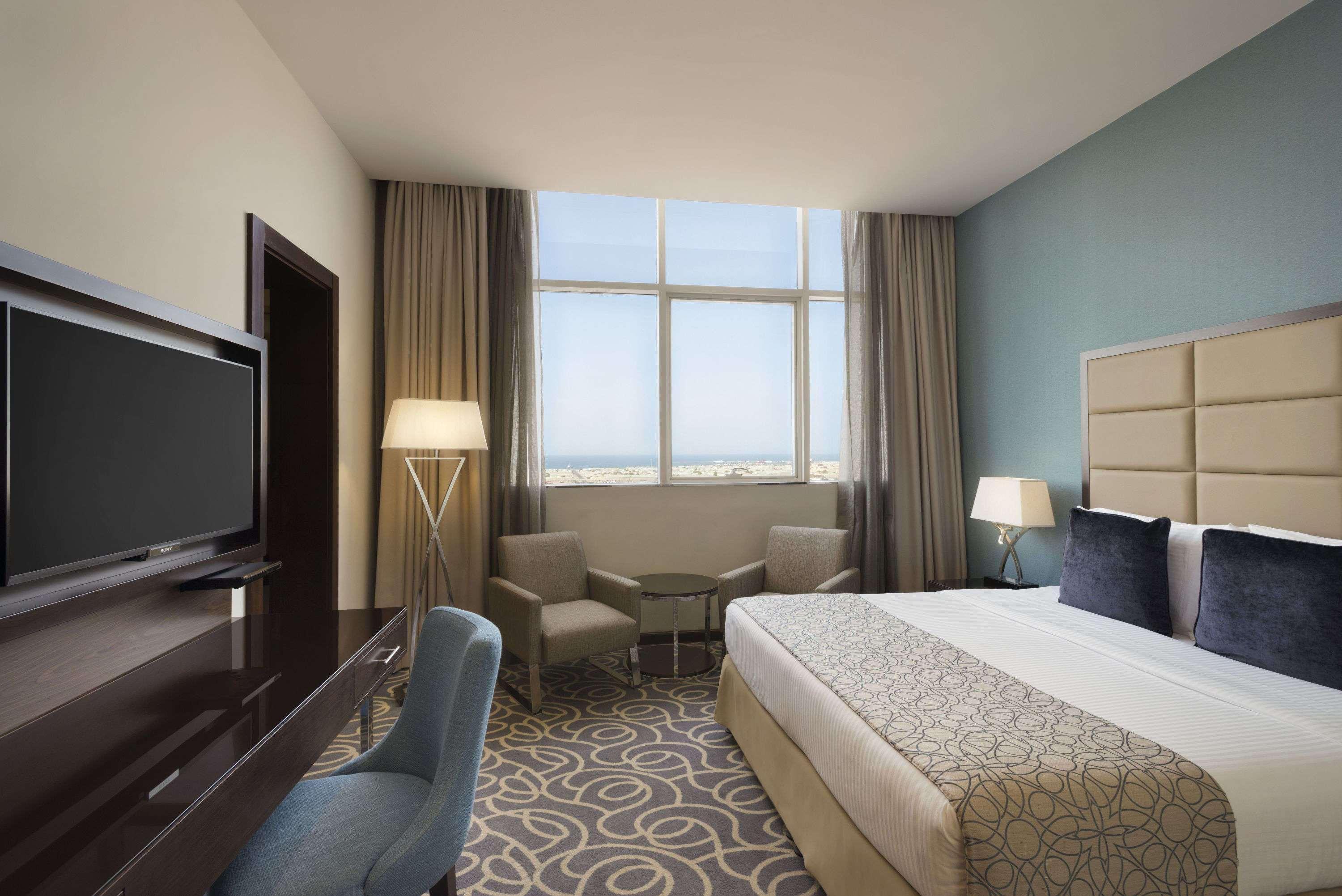 Ramada Abu Dhabi Corniche Hotel Екстериор снимка