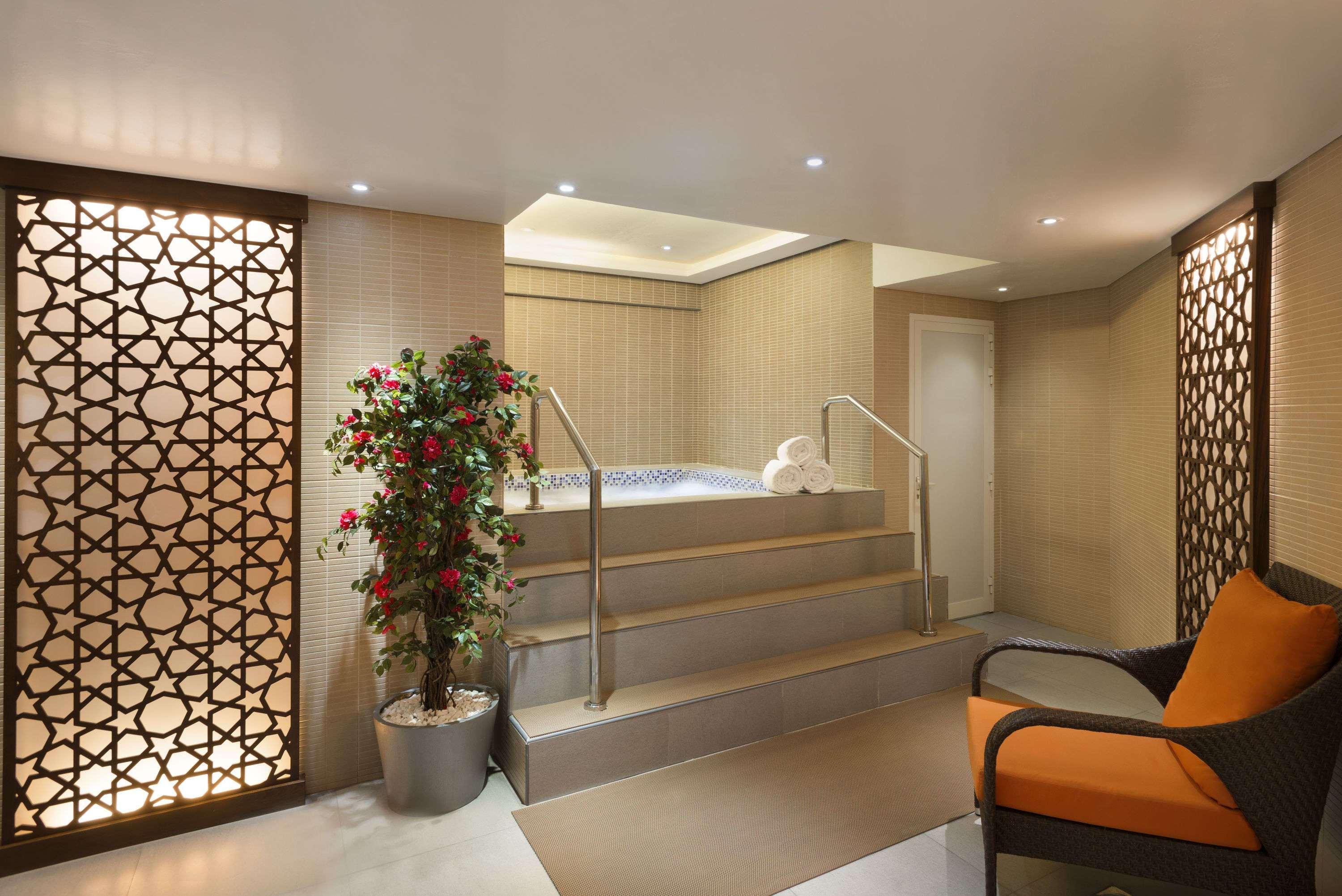 Ramada Abu Dhabi Corniche Hotel Екстериор снимка