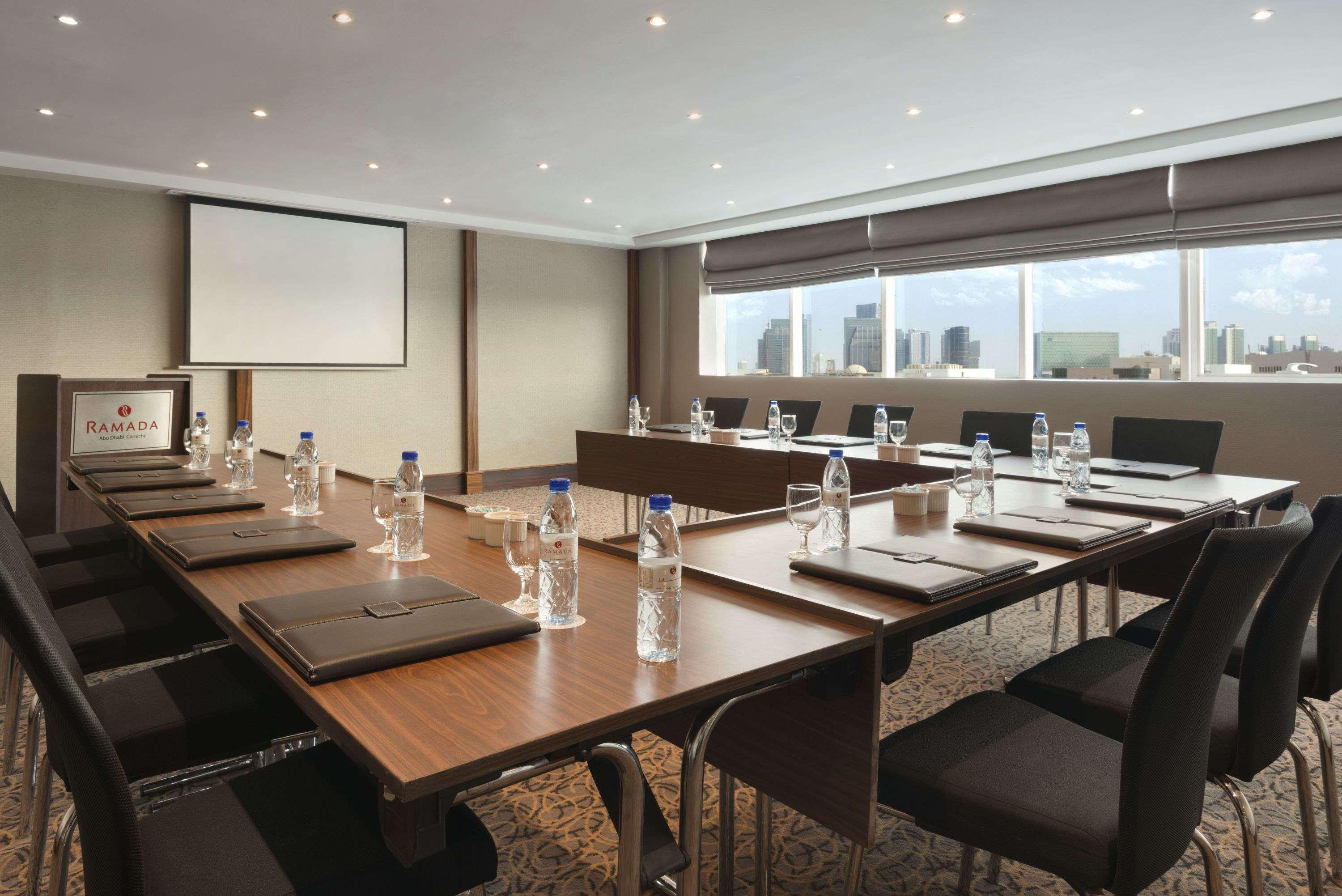 Ramada Abu Dhabi Corniche Hotel Екстериор снимка