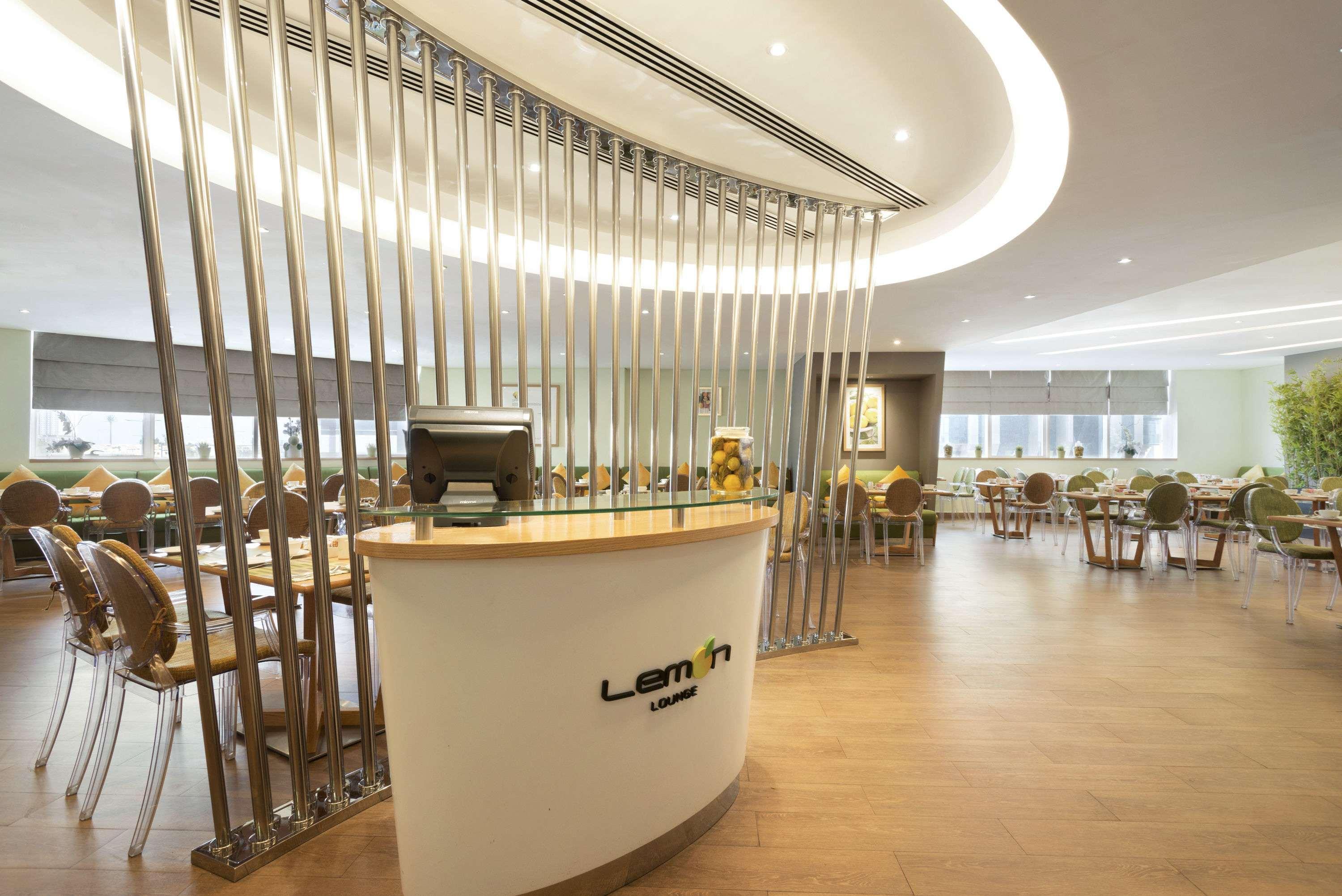 Ramada Abu Dhabi Corniche Hotel Екстериор снимка