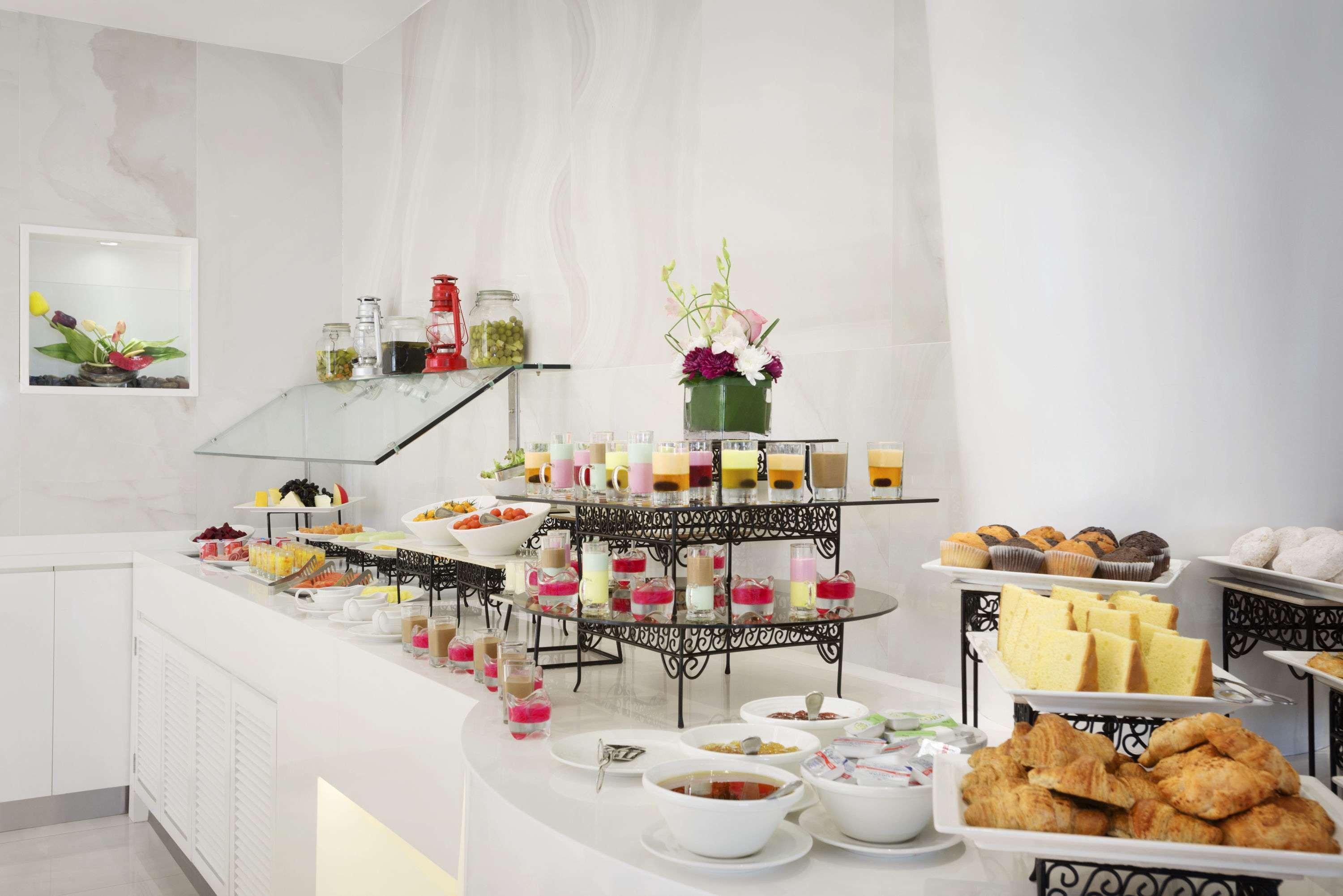 Ramada Abu Dhabi Corniche Hotel Екстериор снимка