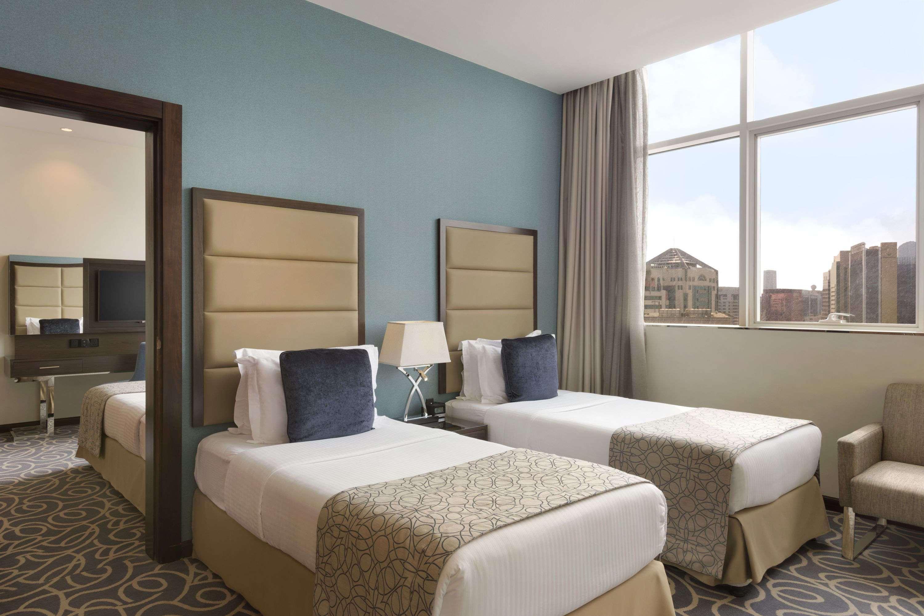 Ramada Abu Dhabi Corniche Hotel Екстериор снимка