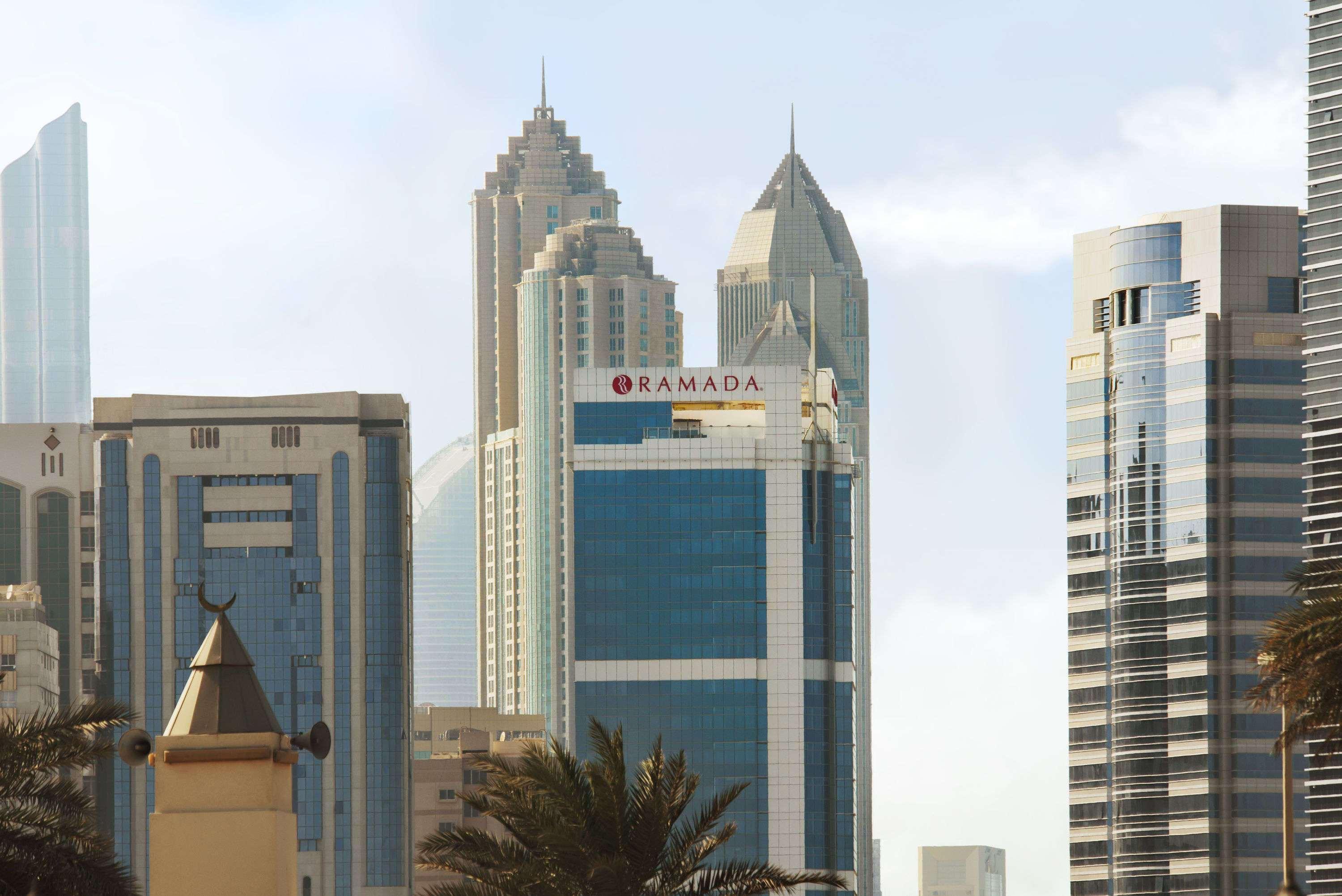 Ramada Abu Dhabi Corniche Hotel Екстериор снимка