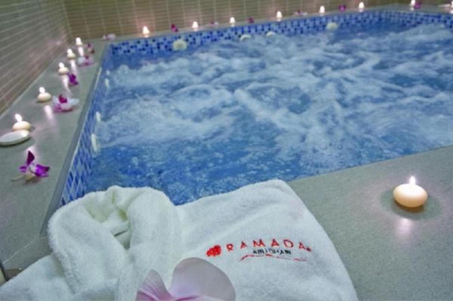 Ramada Abu Dhabi Corniche Hotel Екстериор снимка