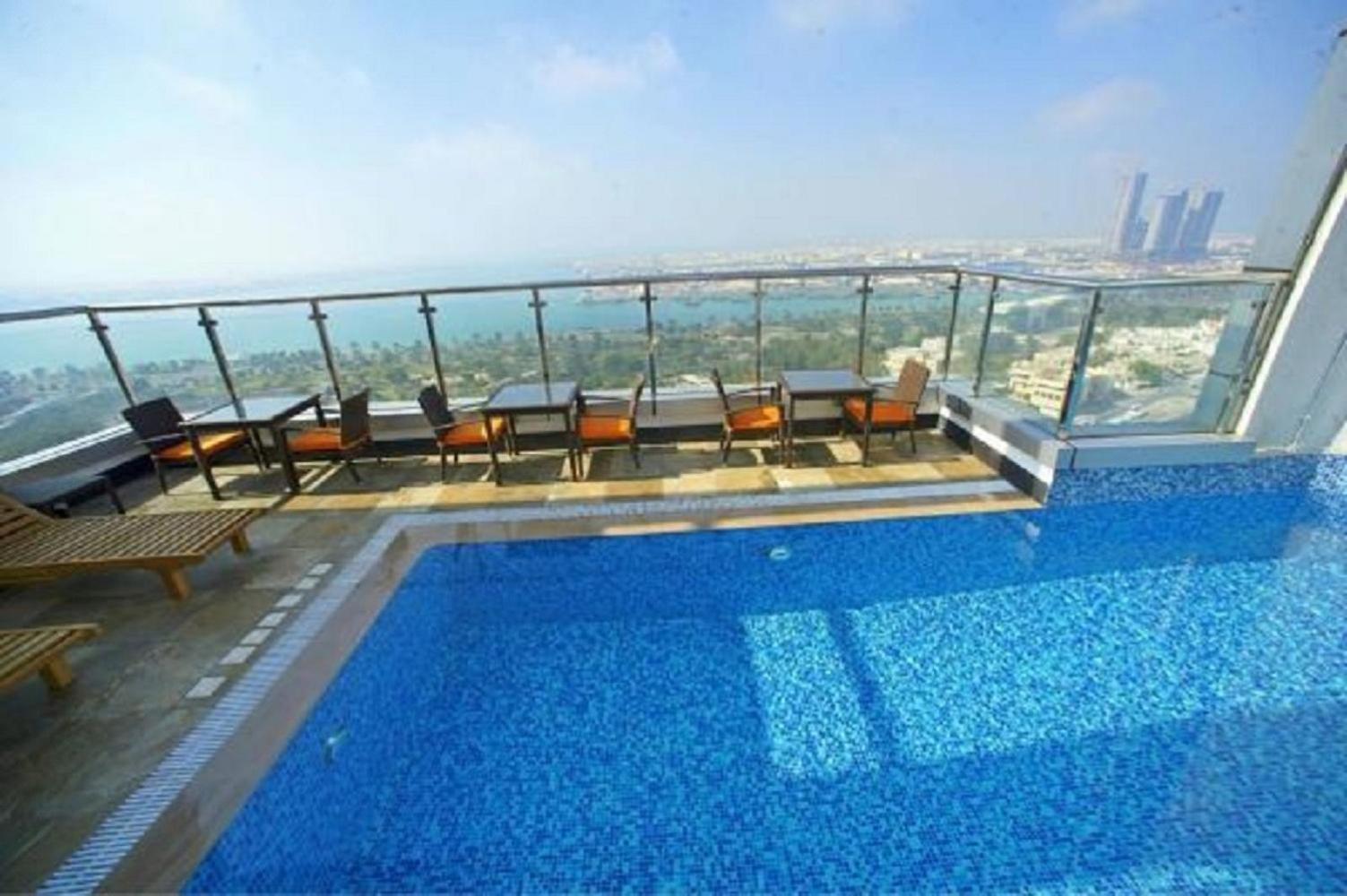 Ramada Abu Dhabi Corniche Hotel Екстериор снимка