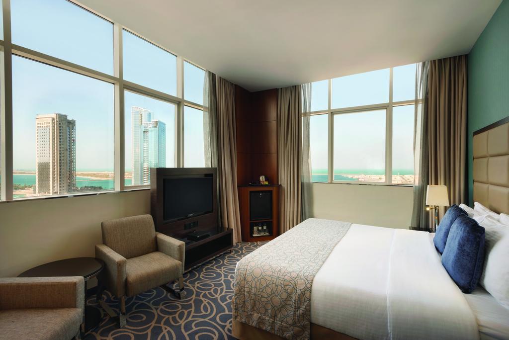 Ramada Abu Dhabi Corniche Hotel Екстериор снимка