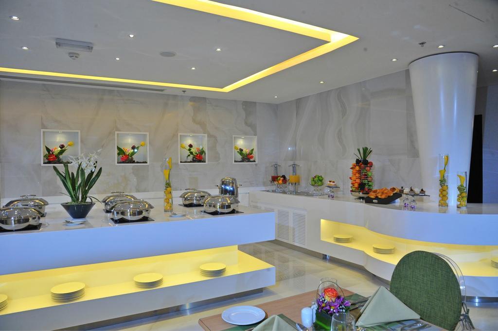 Ramada Abu Dhabi Corniche Hotel Екстериор снимка