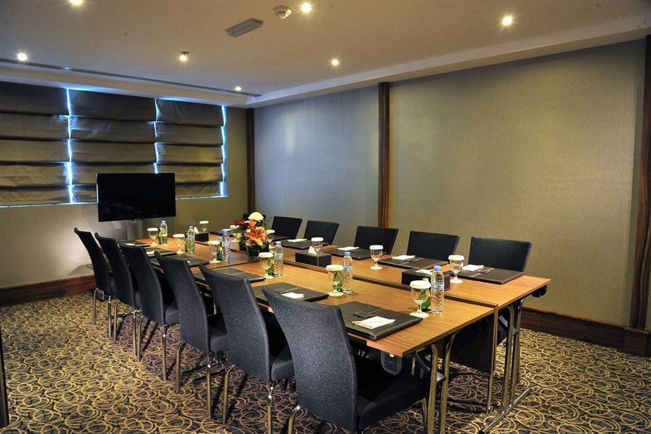 Ramada Abu Dhabi Corniche Hotel Екстериор снимка