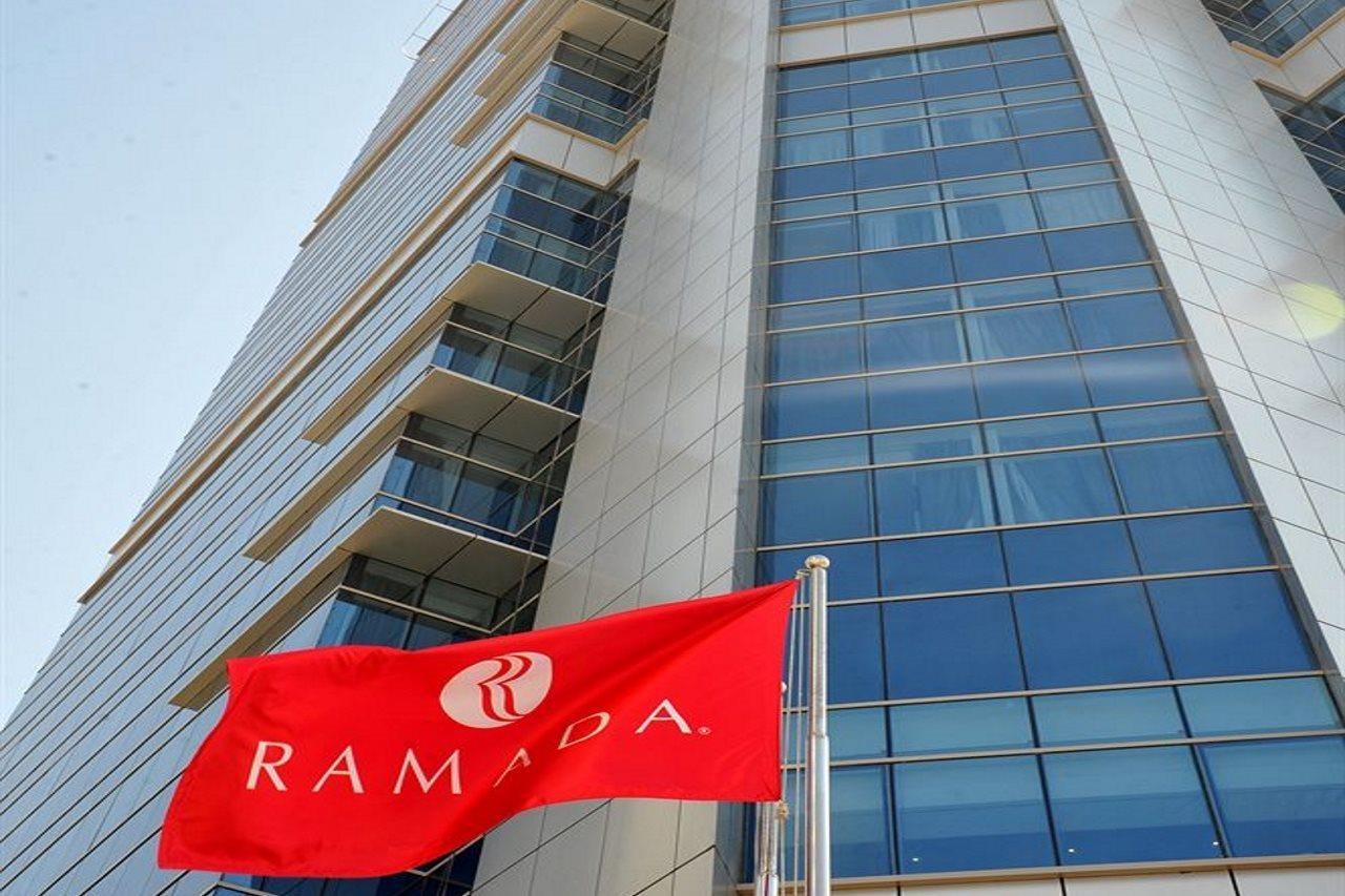 Ramada Abu Dhabi Corniche Hotel Екстериор снимка