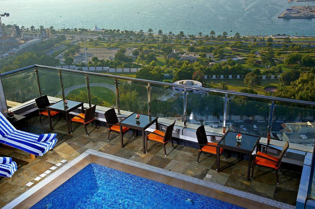 Ramada Abu Dhabi Corniche Hotel Екстериор снимка