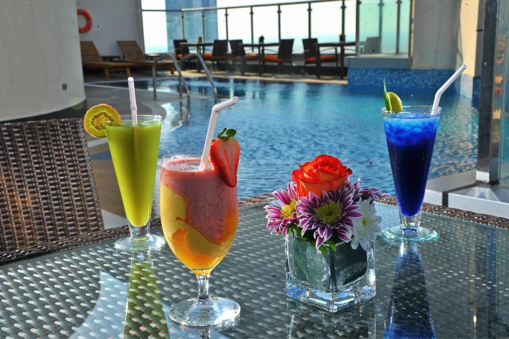Ramada Abu Dhabi Corniche Hotel Екстериор снимка