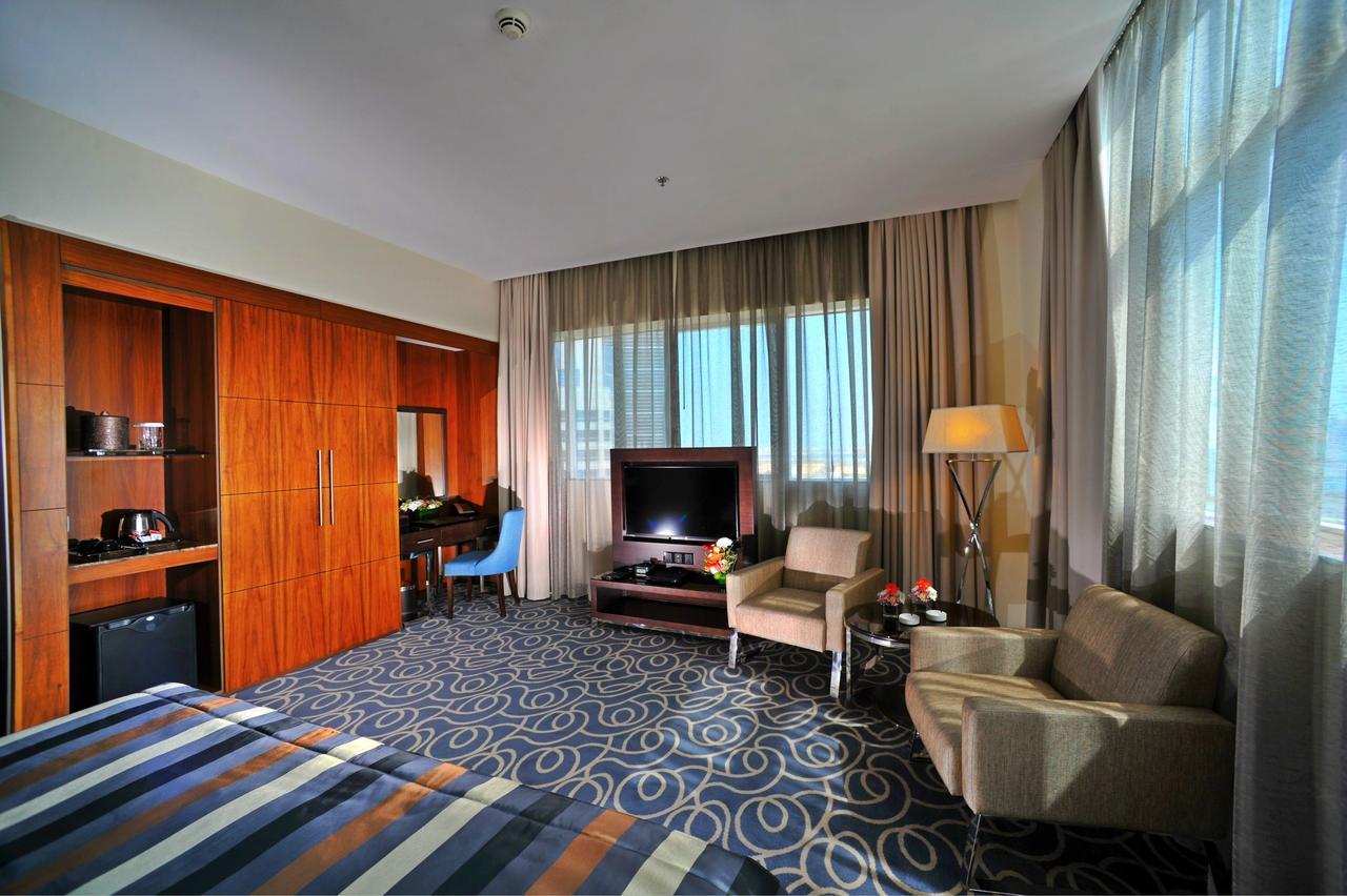 Ramada Abu Dhabi Corniche Hotel Екстериор снимка