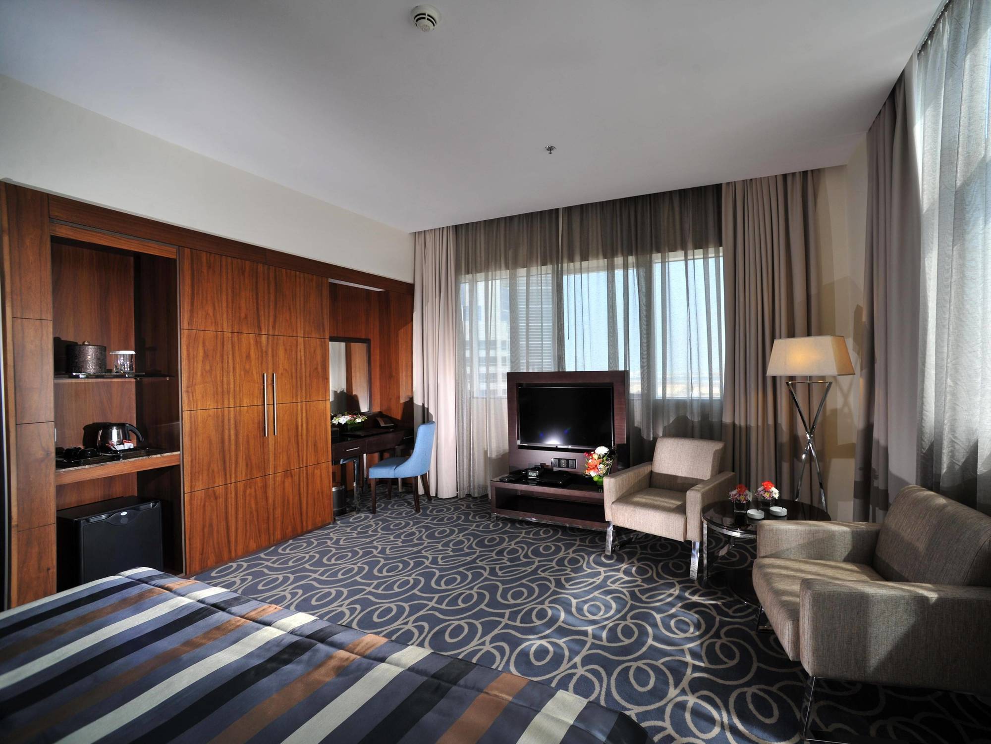 Ramada Abu Dhabi Corniche Hotel Екстериор снимка