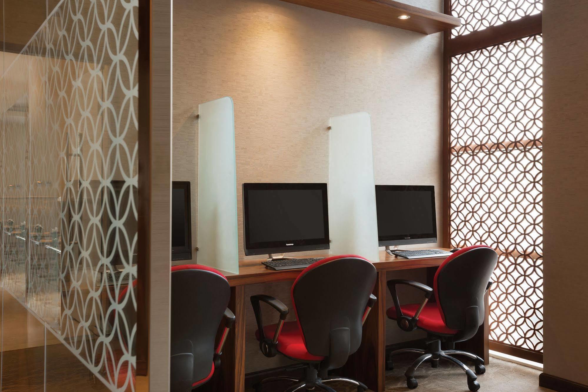 Ramada Abu Dhabi Corniche Hotel Екстериор снимка
